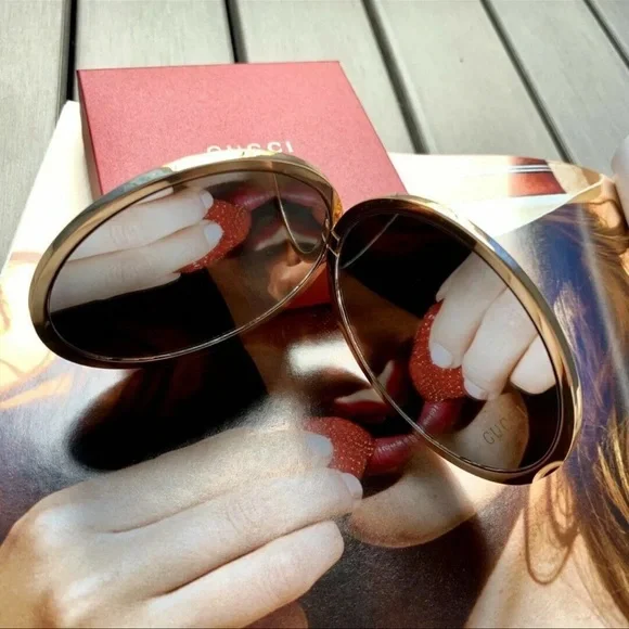 π» New Compact Gucci Mirror and Lil Book of Gucci - Picture 8 of 10